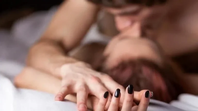 Regular sex brings benefits to men’s health. Find out what they are